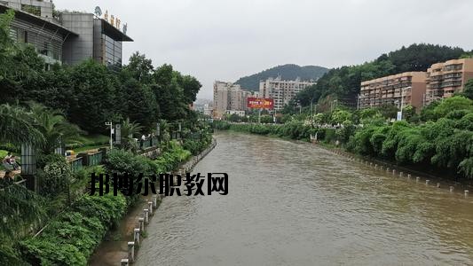 貴陽長征職業(yè)技術學校2020年報名條件、招生要求、招生對象