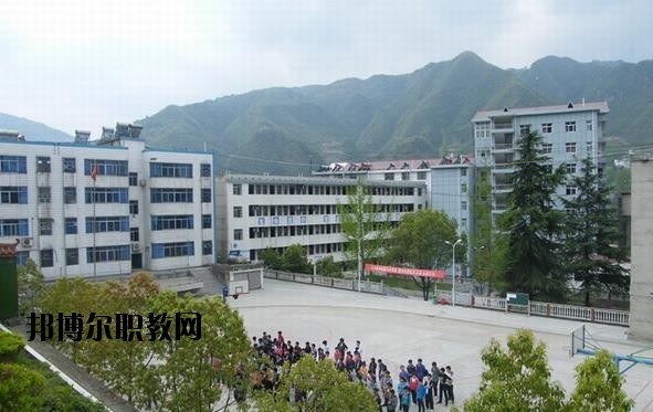 ?？德毥讨行膶W(xué)校2020年招生辦聯(lián)系電話