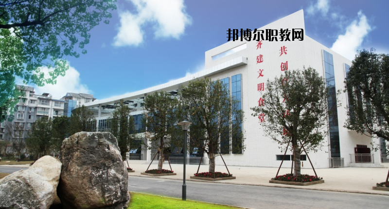 四川服裝藝術(shù)學(xué)校2020年報名條件、招生要求、招生對象