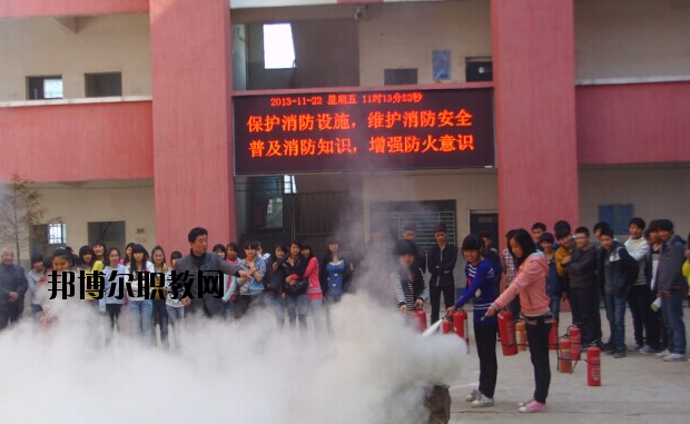 當同學們對一所學校感興趣的時候，一般會通過怎樣的方式來了解這所學校的相關(guān)信息呢?相信很多的同學都會選擇通過上網(wǎng)查詢的方式來對學校信息進行了解，可是有的時候網(wǎng)上有的學校信息并不全面，一些招生信息同學們只能通過撥打?qū)W校招生電話進行了解。  上饒中等職業(yè)學校招生電話：0793-8629088  上饒中等職業(yè)學校郵箱：srdzgy@jxedu.gov.cn  上饒中等職業(yè)學校簡介 上饒中等職業(yè)學校創(chuàng)辦于1998年，是經(jīng)市教育局98[131]號文件和省教[2000]018號文件批準的全日制職業(yè)中專學?！，F(xiàn)有專業(yè)十個，在籍學生1200余人，專職教師60多名，學校秉承“勤學、奮進、友愛、創(chuàng)新”的校訓，以教學管理嚴格，封閉式軍事化管理為特色。全體員工克盡職守，愛崗敬業(yè)，用心工作，真心服務(wù)。十五年來培育了數(shù)8000余名技術(shù)人才，受到市委、市政府和用人單位的充分肯定。  上饒中等職業(yè)學校就業(yè)優(yōu)勢 學校畢業(yè)的學生都通過學校一系列的考核，有過硬的動手能力和理論知識，能確保各專業(yè)的畢業(yè)生基本上專業(yè)對口的就業(yè)上崗，并受到用人單位一致好證，畢業(yè)業(yè)供不應(yīng)求。就業(yè)率一真位居全市前列，被省教育廳授予“江西省中等職業(yè)學校就業(yè)先進單位”。  小編總結(jié) 有的時候，網(wǎng)上有的只是關(guān)于學校的辦學條件介紹，而對于學校當年招生政策的信息介紹卻不多。因此，小編建議，為了同學們可以更順利地報考，接下來可以通過撥打招生電話的方式先對學校的招生政策做一個詳細的了解。