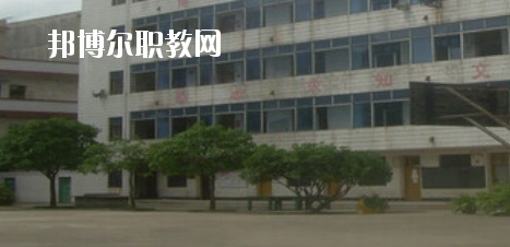 玉林市嶺南工業(yè)學(xué)校2020年報(bào)名條件、招生要求、招生對象
