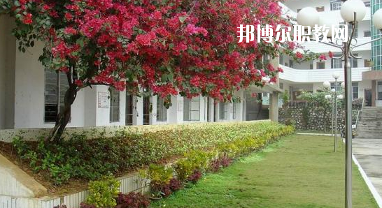 廣西輕工技師學(xué)院2020年報(bào)名條件、招生要求、招生對(duì)象