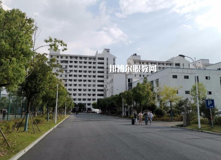 合肥經(jīng)貿(mào)旅游學(xué)校2020年報(bào)名條件、招生要求、招生對象