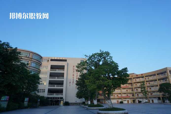 重慶2021年哪些大學有汽修學校大專