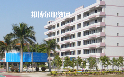 佛山騰飛技工學(xué)校2021年招生辦聯(lián)系電話(huà)