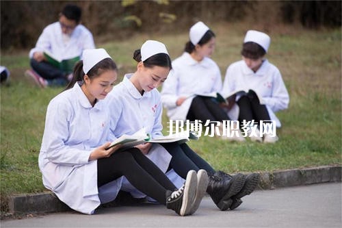 成都2021年女生讀什么衛(wèi)校好