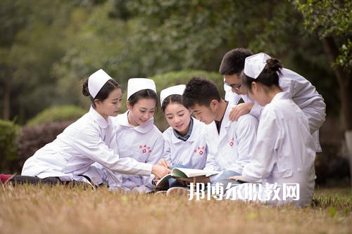 成都2021年男生讀衛(wèi)校好不好