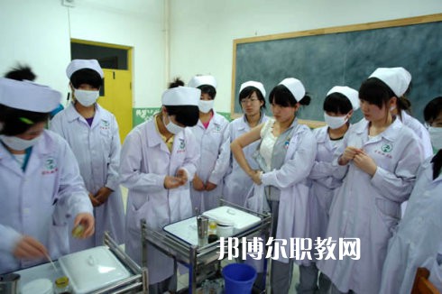 成都2021年男生讀衛(wèi)校有前途嗎