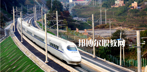 南寧2021年女生學鐵路學校好嗎