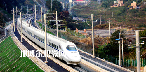 南寧2021年初中生讀鐵路學校好嗎