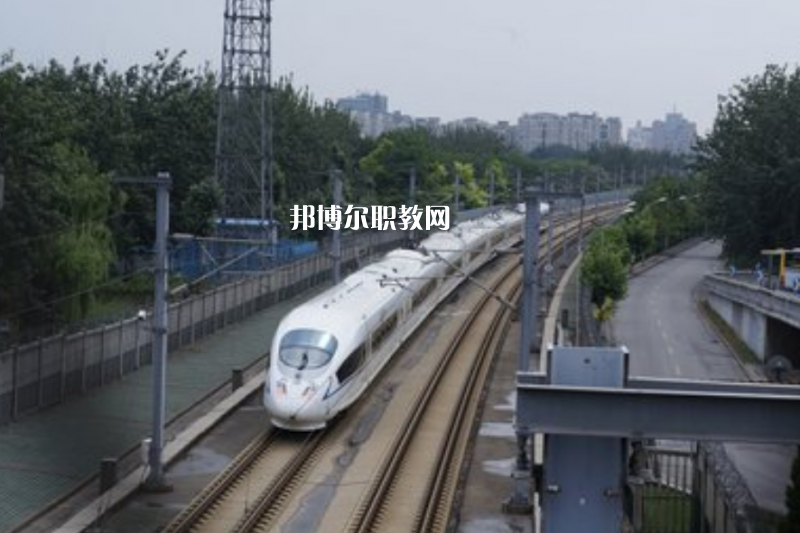 重慶2021年沒(méi)有畢業(yè)證可以讀鐵路學(xué)校嗎