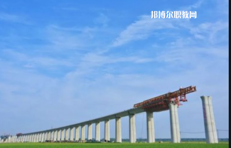 重慶2021年鐵路學(xué)校和幼師哪個好