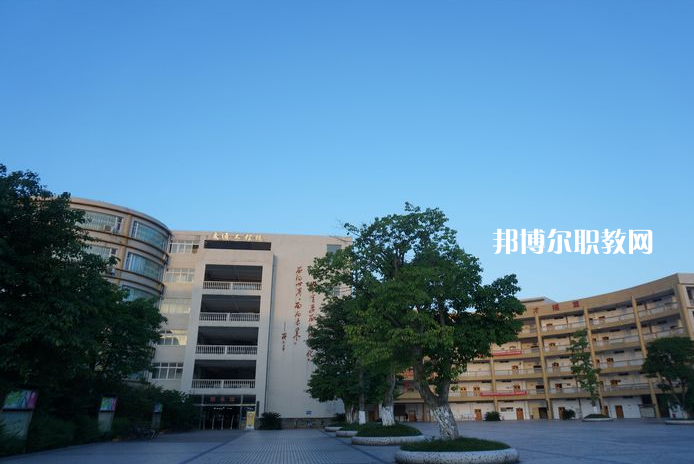 重慶2021年初中生報什么汽修學校好