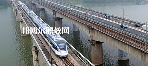 南寧2021年男生上什么鐵路學(xué)校比較好