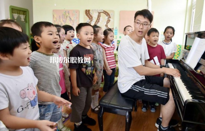 武漢2021年幼師學(xué)校有什么專業(yè)適合男生