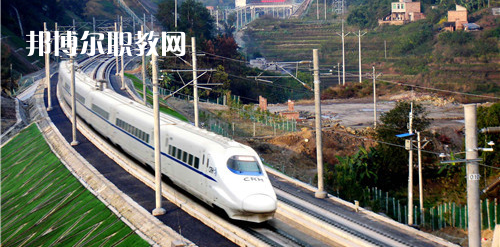 南寧2021年男生讀鐵路學校好嗎