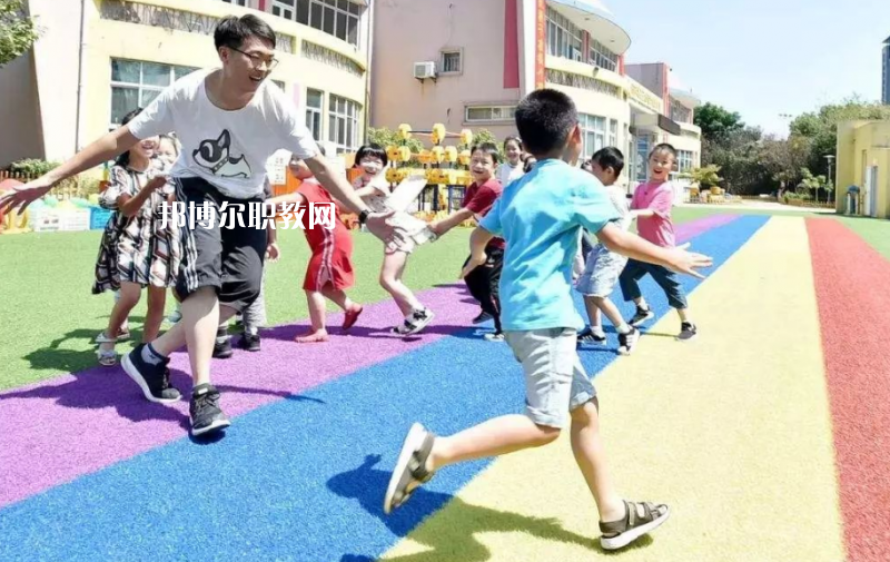 武漢2021年男生可以讀幼師學(xué)校嗎