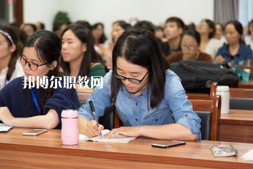 成都2021年幼師學(xué)?？梢詫W(xué)什么