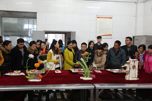 揚(yáng)州旅游商貿(mào)學(xué)校2021年招生辦聯(lián)系電話(huà)