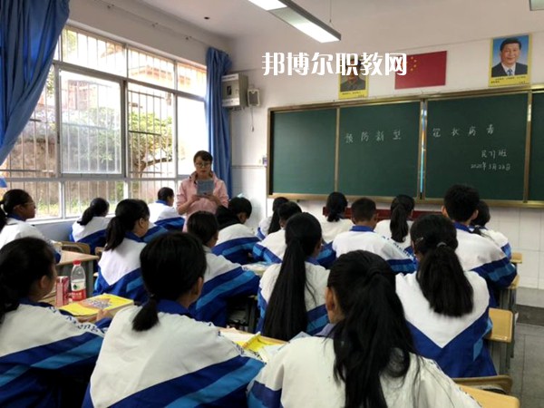 西盟縣職業(yè)高級中學2021年學費、收費多少