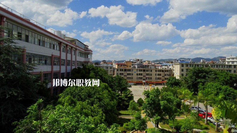 思茅衛(wèi)生學校2021年報名條件、招生要求、招生對象