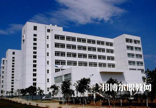 大理衛(wèi)生學(xué)校2021年報(bào)名條件、招生要求、招生對(duì)象