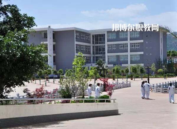 昆明旅游職業(yè)中學2021年學費、收費多少