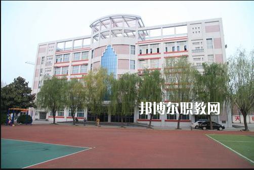 重慶輕工業(yè)技工學(xué)校2022年學(xué)費(fèi)、收費(fèi)多少 