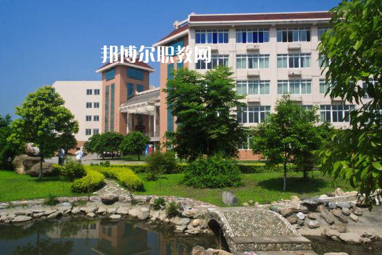 重慶藥劑學(xué)校2022年招生辦聯(lián)系電話(huà) 