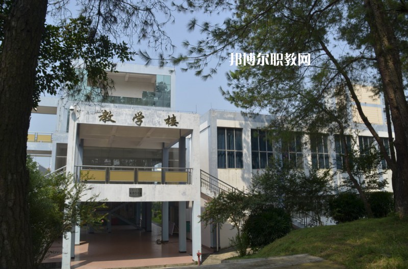 重慶第三衛(wèi)生學(xué)校2022年報名條件、招生要求、招生對象 