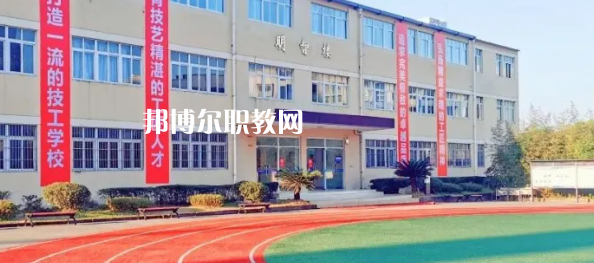 中國五冶高級技工學(xué)校龍泉校區(qū)2022年報(bào)名條件、招生要求、招生對象