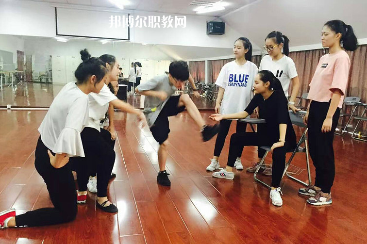 石家莊華韻藝術(shù)中專學(xué)校2022年報(bào)名條件、招生要求、招生對(duì)象