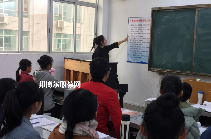 汕頭文化藝術(shù)學(xué)校2022年報(bào)名條件、招生要求、招生對象