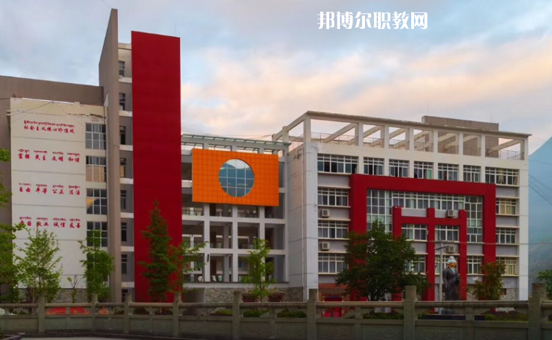 甘孜州職業(yè)技術學校2022年報名條件、招生要求、招生對象