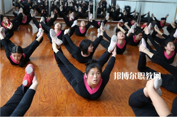 重慶榮昌職業(yè)教育中心2022年學(xué)費(fèi)、收費(fèi)多少