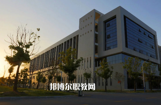 安徽阜陽技師學院2022年報名條件、招生要求、招生對象