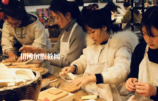 阜陽(yáng)科學(xué)技術(shù)學(xué)校2022年學(xué)費(fèi)、收費(fèi)多少
