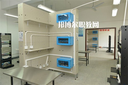安慶工業(yè)學(xué)校2022年招生辦聯(lián)系電話(huà)