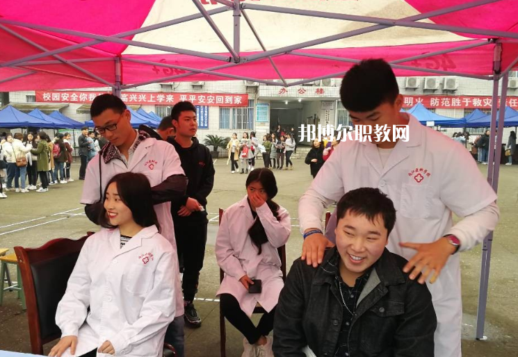 四川內(nèi)江醫(yī)科學(xué)校2022年報(bào)名條件、招生要求、招生對象