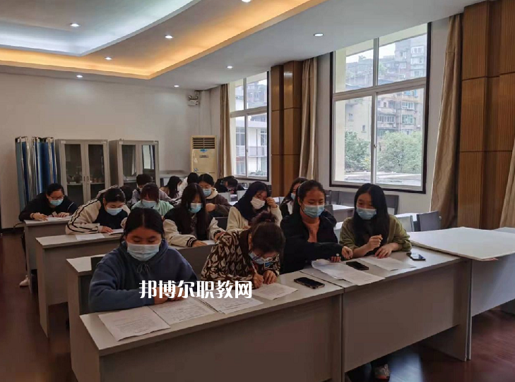 四川內(nèi)江醫(yī)科學(xué)校2022年學(xué)費(fèi)、收費(fèi)多少