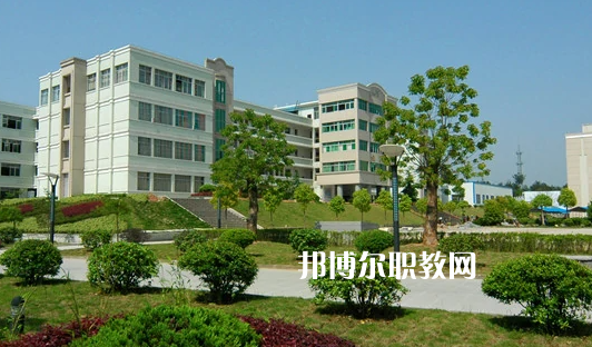 曲靖應(yīng)用技術(shù)學校2022年招生錄取分數(shù)線