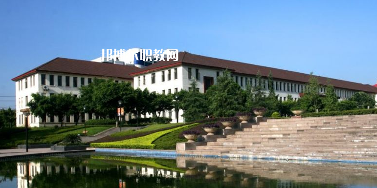 重慶醫(yī)科學(xué)校2022年學(xué)費(fèi)、收費(fèi)多少