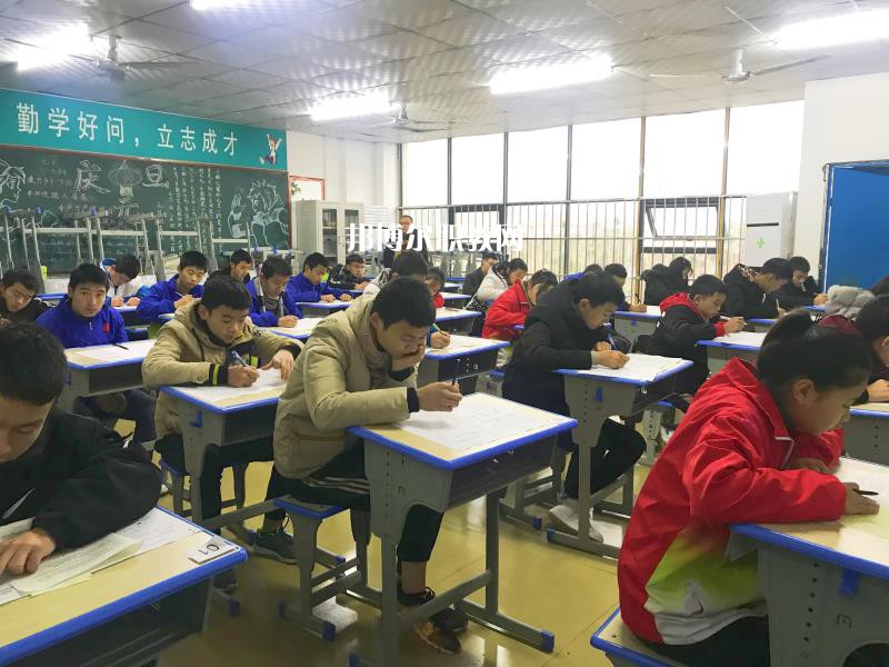 四川達(dá)州鳳凰職業(yè)技術(shù)學(xué)校2022年報名條件、招生要求、招生對象