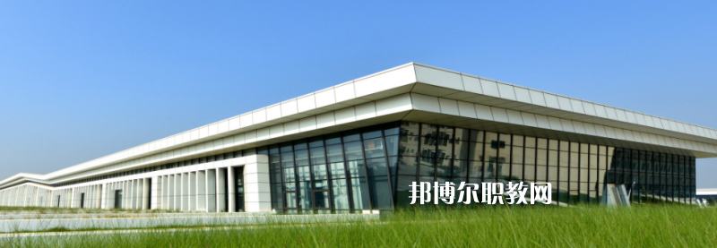 成都交通高級(jí)技工學(xué)校2022年學(xué)費(fèi)、收費(fèi)多少