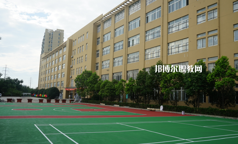云南廣播電視學(xué)校2022年學(xué)費(fèi)、收費(fèi)多少