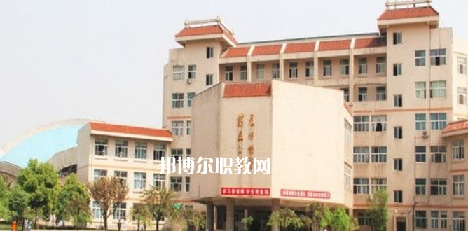成都中醫(yī)藥大學(xué)附屬學(xué)校龍泉校區(qū)2022年報(bào)名條件、招生要求、招生對象