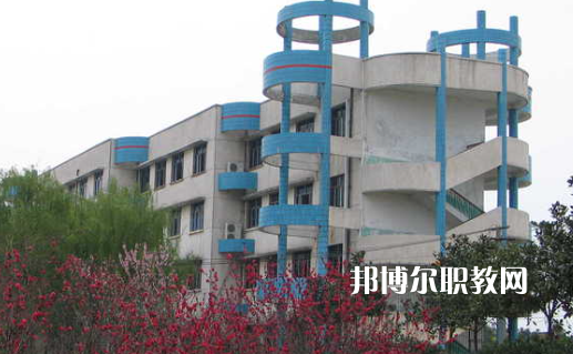 武漢第二高級(jí)技工學(xué)校2022年報(bào)名條件、招生要求、招生對(duì)象