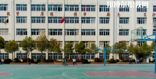 南京工業(yè)技術(shù)學(xué)校地址在哪里，哪個地區(qū)，哪個城市?