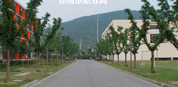 蘇州市紡織工業(yè)職工中等專業(yè)學(xué)校地址在哪里，哪個(gè)地區(qū)，哪個(gè)城市?