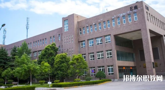 西安技師學(xué)院地址，乘車路線